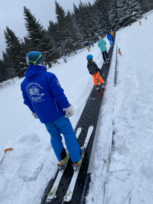 Zažijte radost z lyžování s naší školou na Plešivci!